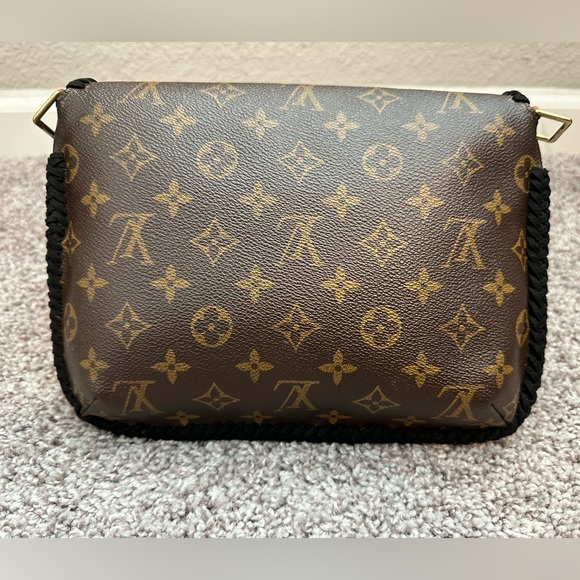 Louis Vuitton Musette Tango w/stitched leather - Picture 2 of 14